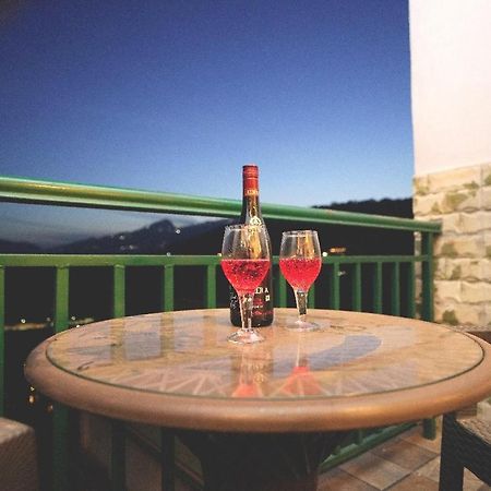 Hotel Kasauli View Cafe Restaurant Open Terrace Mountain View المظهر الخارجي الصورة