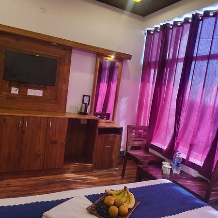 Hotel Kasauli View Cafe Restaurant Open Terrace Mountain View المظهر الخارجي الصورة