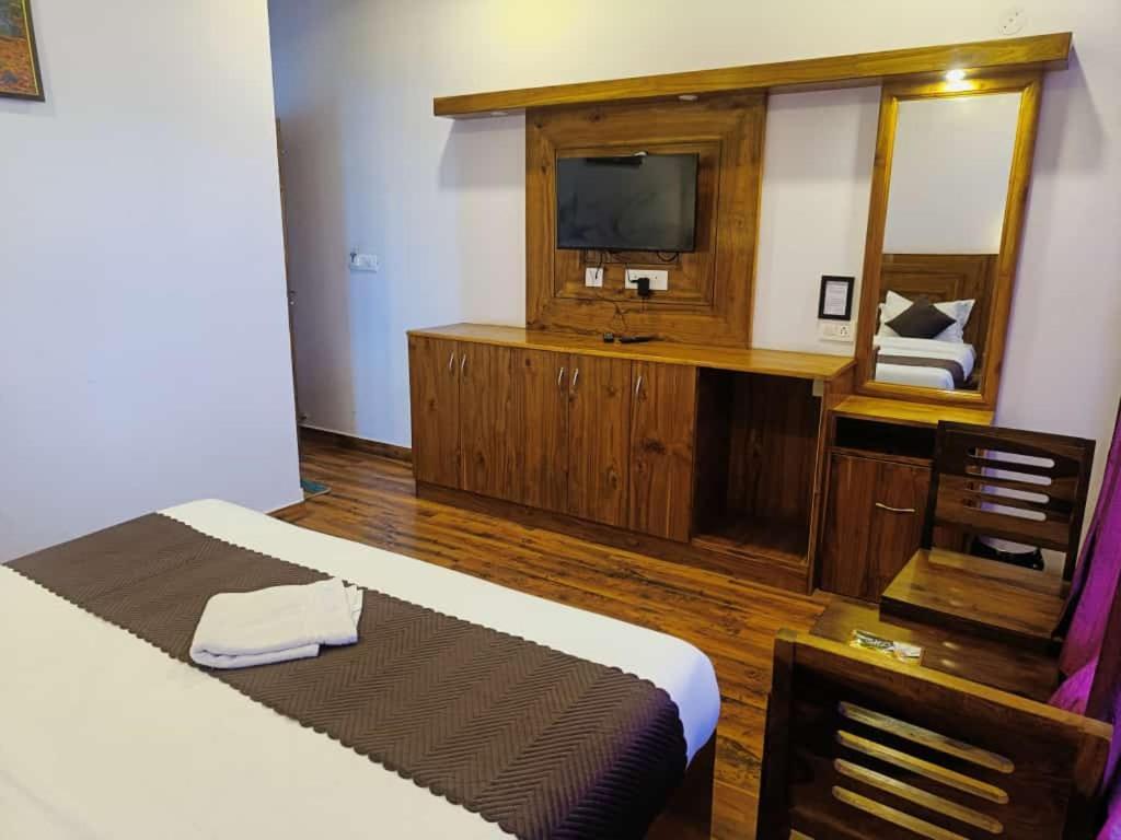Hotel Kasauli View Cafe Restaurant Open Terrace Mountain View المظهر الخارجي الصورة