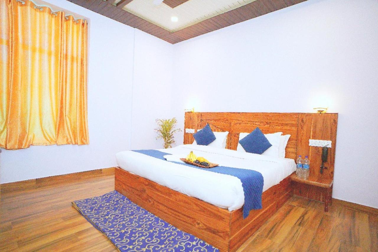 Hotel Kasauli View Cafe Restaurant Open Terrace Mountain View المظهر الخارجي الصورة