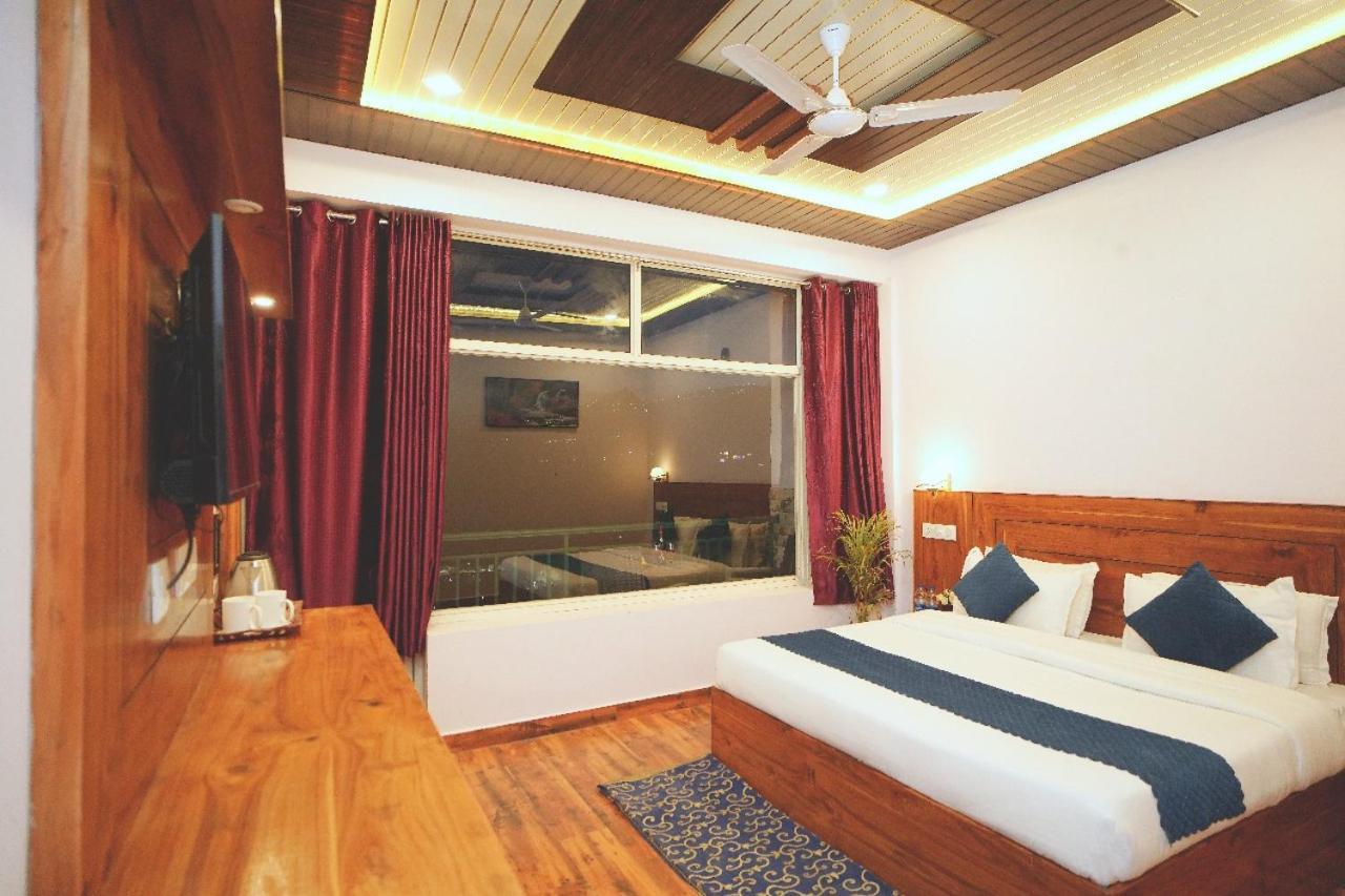 Hotel Kasauli View Cafe Restaurant Open Terrace Mountain View المظهر الخارجي الصورة
