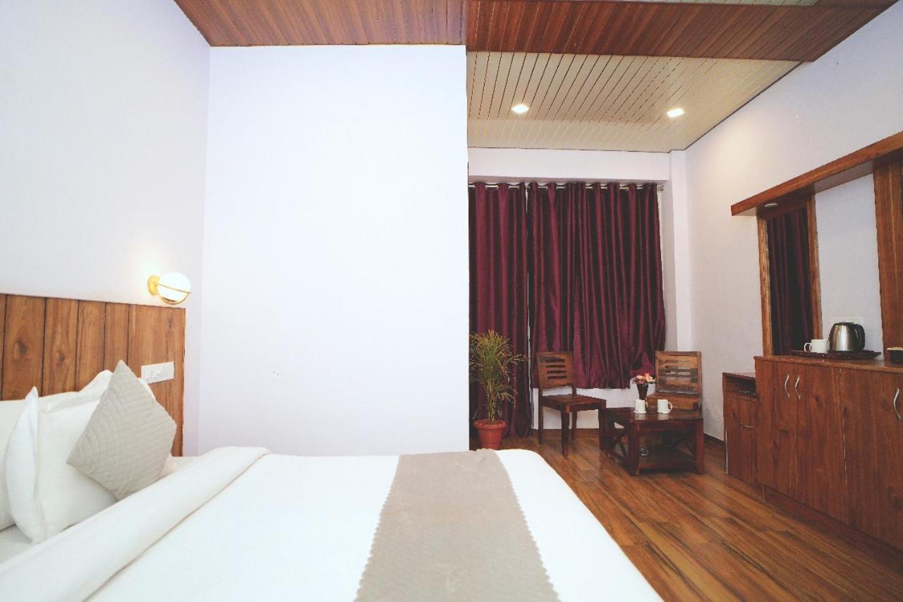Hotel Kasauli View Cafe Restaurant Open Terrace Mountain View المظهر الخارجي الصورة
