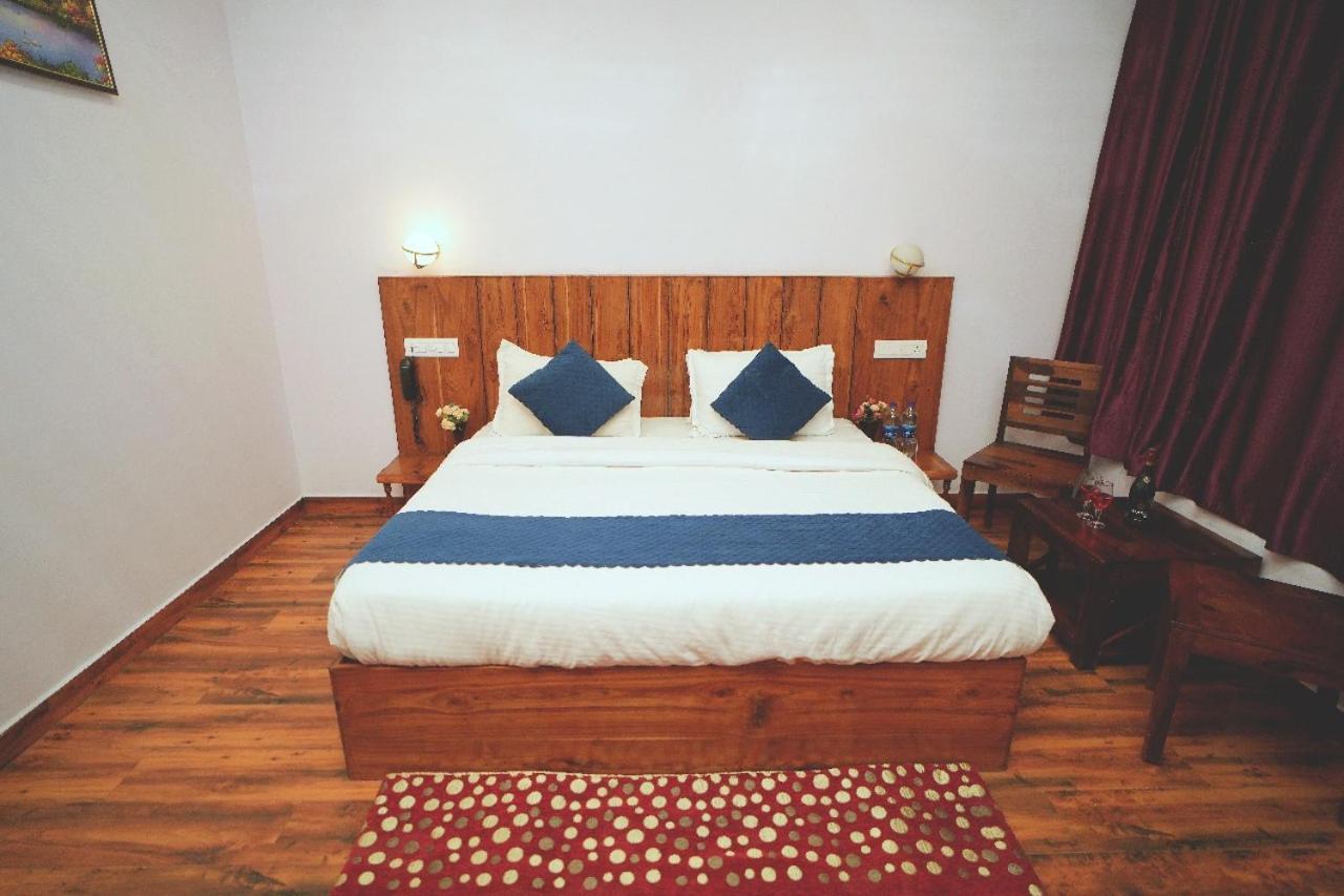 Hotel Kasauli View Cafe Restaurant Open Terrace Mountain View المظهر الخارجي الصورة
