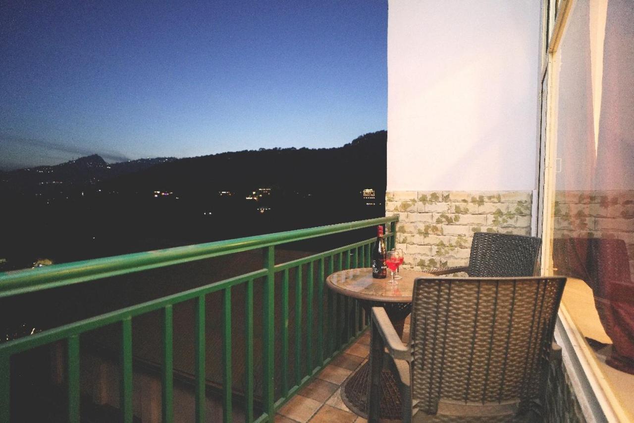Hotel Kasauli View Cafe Restaurant Open Terrace Mountain View المظهر الخارجي الصورة
