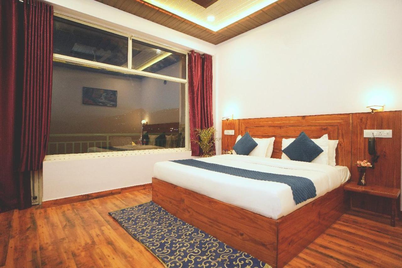 Hotel Kasauli View Cafe Restaurant Open Terrace Mountain View المظهر الخارجي الصورة