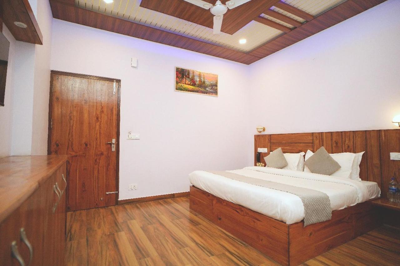 Hotel Kasauli View Cafe Restaurant Open Terrace Mountain View المظهر الخارجي الصورة