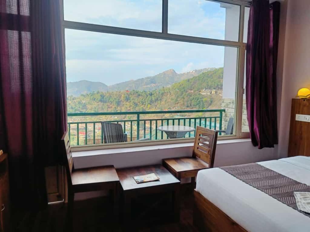 Hotel Kasauli View Cafe Restaurant Open Terrace Mountain View المظهر الخارجي الصورة