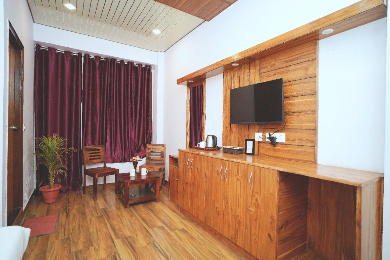 Hotel Kasauli View Cafe Restaurant Open Terrace Mountain View المظهر الخارجي الصورة